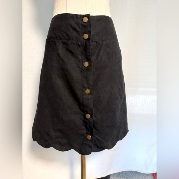 Black scalloped button front skirt - 4 - Picture 1 of 4